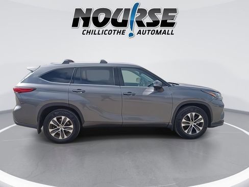 Used 2021 Toyota Highlander XLE image 9