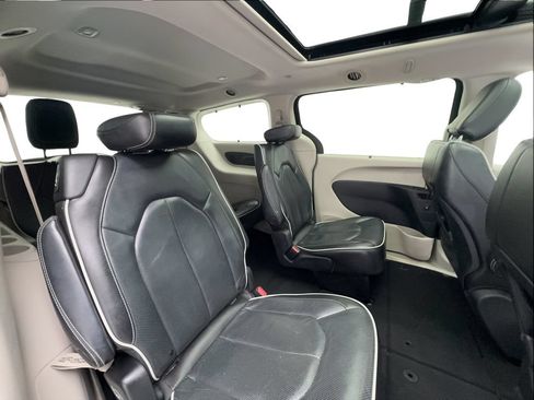 Used 2022 Chrysler Pacifica Limited FWD image 26