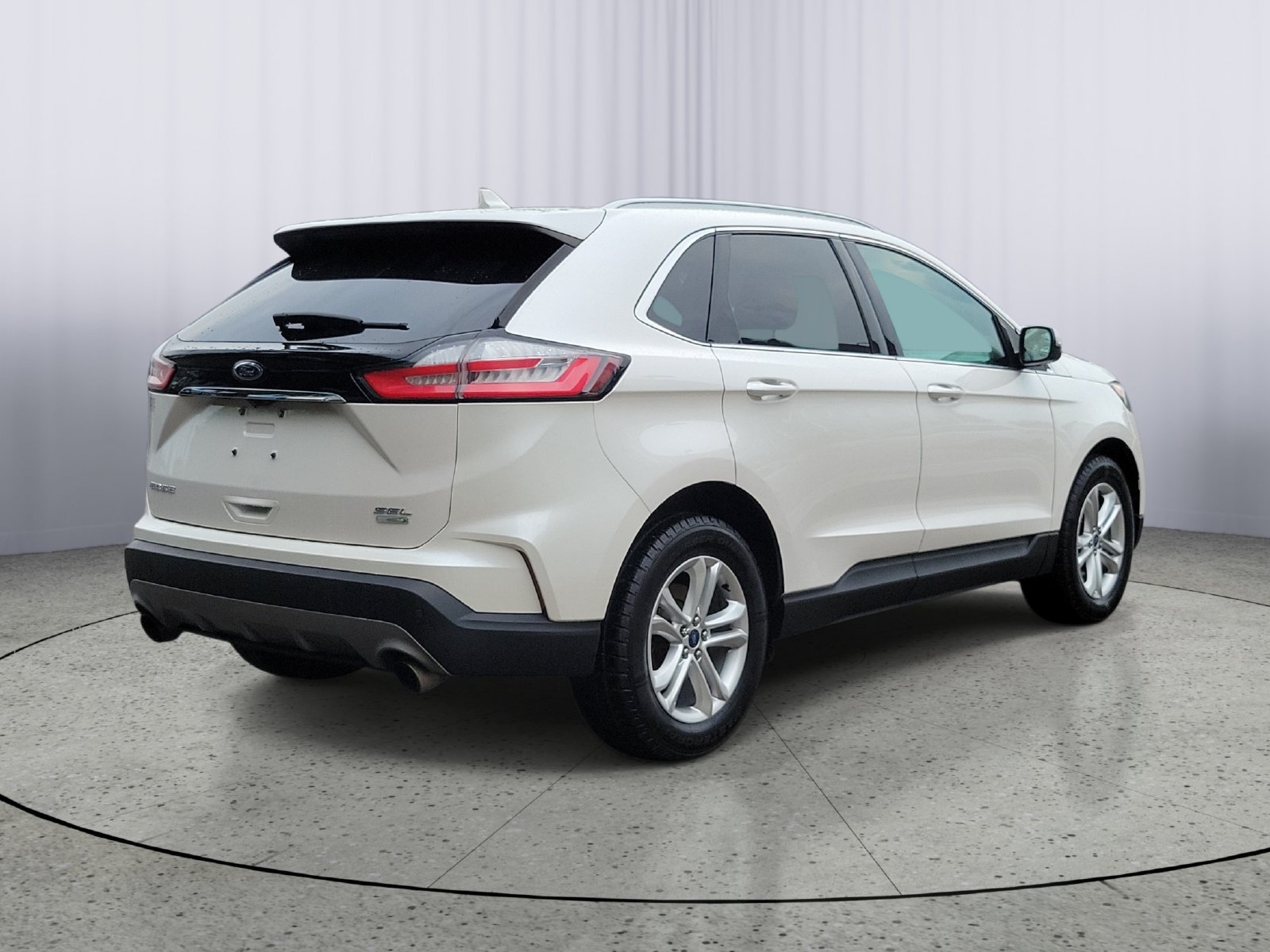 Used 2019 Ford Edge SEL w/ Equipment Group 201A FWD image 3