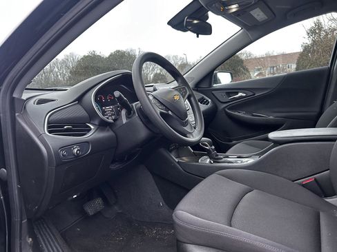 Used 2025 Chevrolet Malibu LS image 9