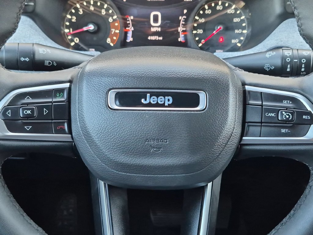 Used 2025 Jeep Compass Latitude w/ Sun & Sound Group AWD/4WD image 19