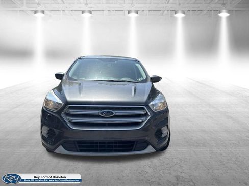 Used 2019 Ford Escape SE FWD image 2