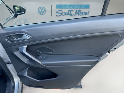 Used 2021 Volkswagen Tiguan SE w/ Panoramic Sunroof Package image 30
