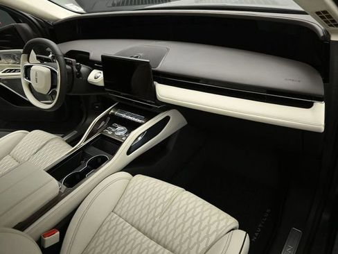 Used 2024 Lincoln Nautilus Black Label w/ Jet Appearance Package (87T) image 32