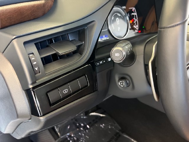 Certified 2025 Lexus ES 300h w/ Premium Package FWD image 31