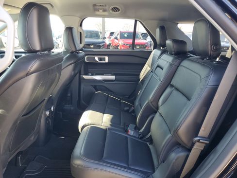 Used 2020 Ford Explorer XLT w/ Equipment Group 202A image 17