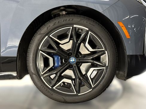 Used 2023 BMW iX xDrive50 w/ Sport Package AWD/4WD image 11