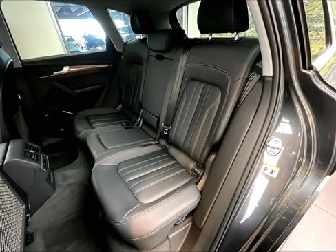 Used 2023 Audi Q5 2.0T Premium w/ Convenience Package image 21