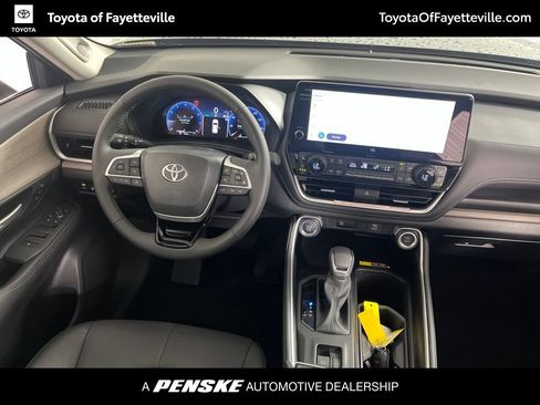 Used 2026 Toyota Grand Highlander FWD image 2
