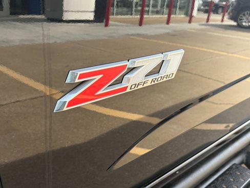 Certified 2022 Chevrolet Colorado Z71 w/ Z71 Midnight Edition image 6