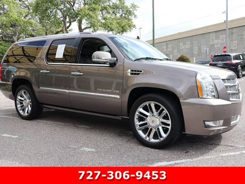 Used 2013 Cadillac Escalade ESV Platinum RWD image 12