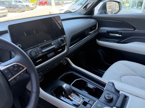 Used 2025 Toyota Grand Highlander AWD Hybrid image 15