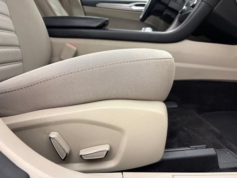 Used 2018 Ford Fusion SE FWD image 32