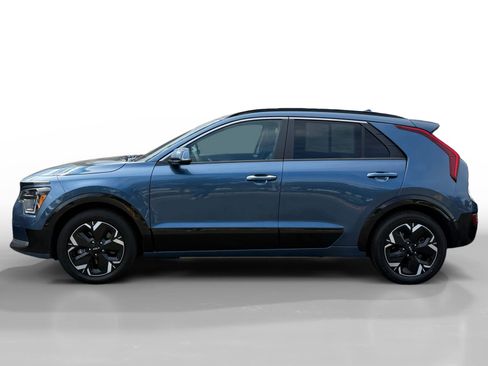 Certified 2023 Kia Niro Wave FWD image 2
