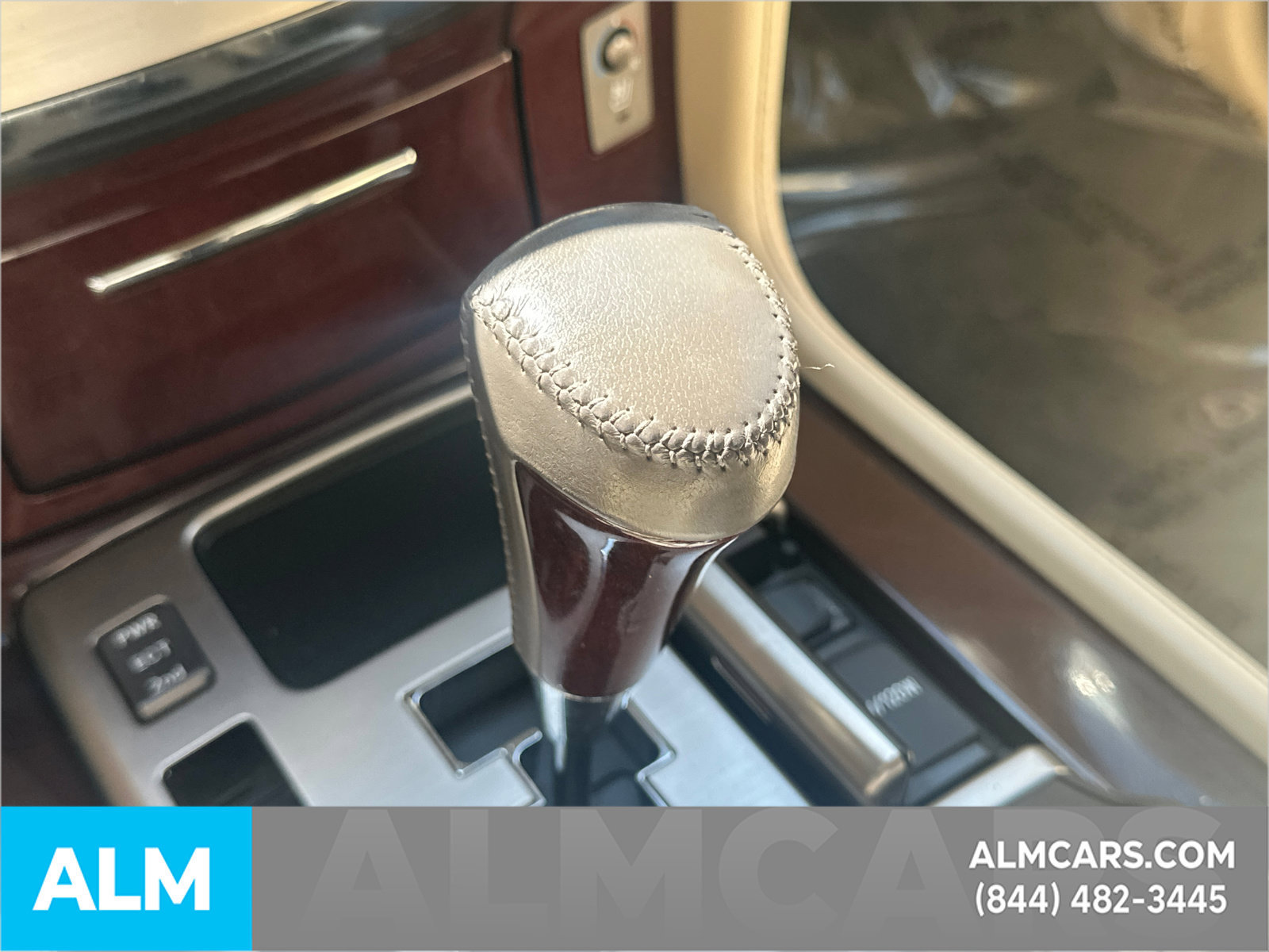 Used 2015 Lexus LX 570 4WD w/ Luxury Package image 37