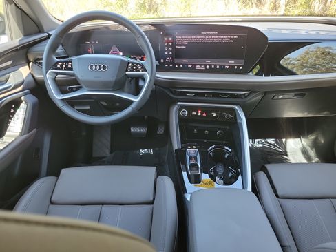 Used 2025 Audi Q5 Premium Plus w/ Premium Plus image 14