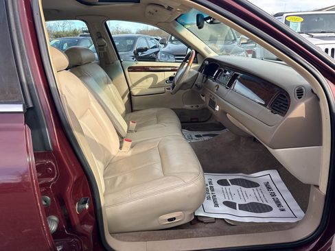 Used 2000 Lincoln Town Car Cartier image 33
