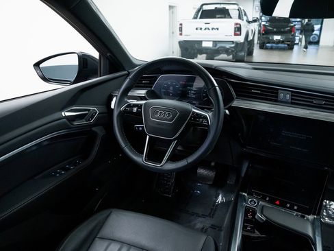 Used 2024 Audi Q8 e-tron Premium Plus image 10