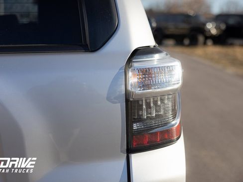 Used 2022 Toyota 4Runner SR5 Premium image 13