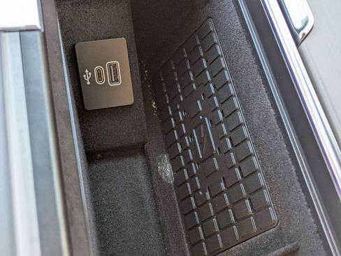 Used 2025 Lincoln Navigator Reserve image 26