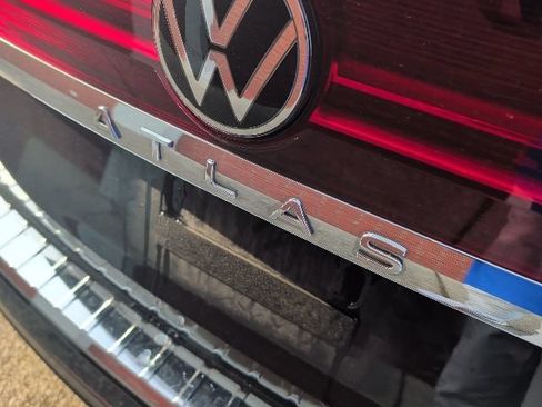 Used 2024 Volkswagen Atlas SEL AWD/4WD image 4