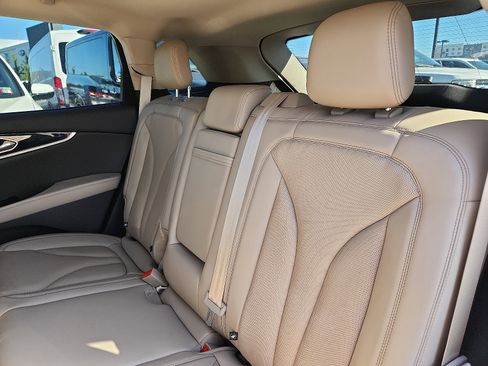 Used 2022 Lincoln Nautilus Reserve image 24