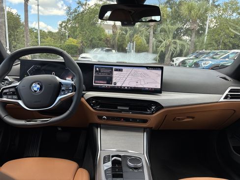 Certified 2025 BMW 330i Sedan RWD image 29