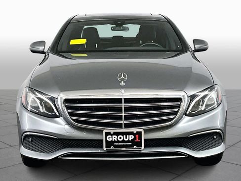 Used 2017 Mercedes-Benz E 300 4MATIC image 3