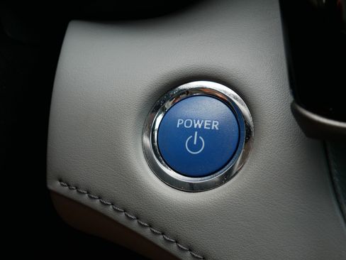 Used 2022 Toyota Highlander XLE AWD/4WD image 28