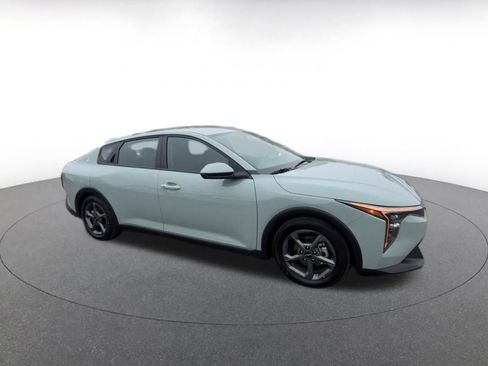 Used 2025 Kia K4 LXS image 2