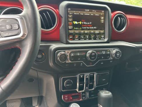 Used 2023 Jeep Wrangler Unlimited Rubicon w/ Cold Weather Group AWD/4WD image 8