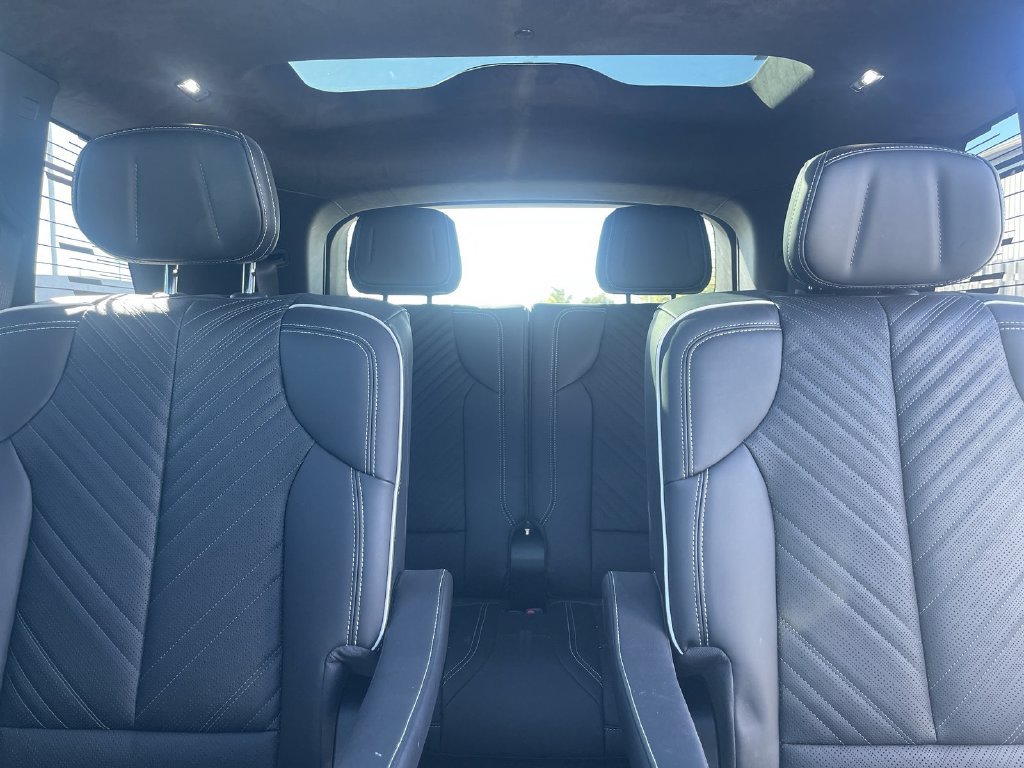 Certified 2026 Cadillac Vistiq Platinum w/ LPO, Floor Liner Package AWD/4WD image 26