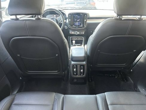 Used 2020 Volvo XC40 T5 Momentum w/ Protection Package Premier AWD/4WD image 5