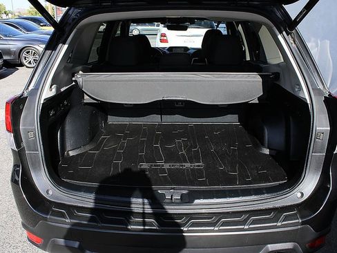 Used 2019 Subaru Forester Premium AWD/4WD image 8