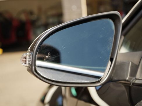 Used 2022 Toyota C-HR Limited image 31