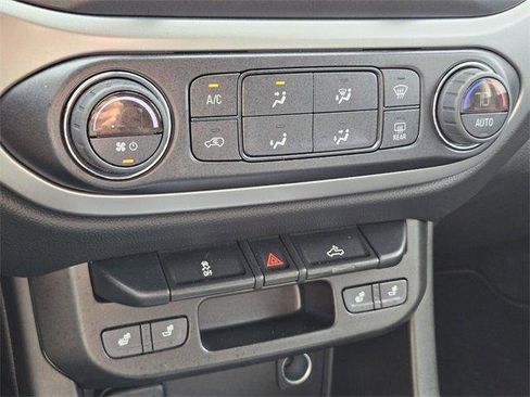 Used 2022 Chevrolet Colorado LT w/ Luxury Package image 18