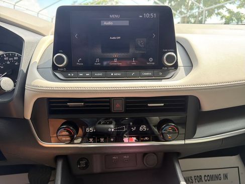 Used 2025 Nissan Rogue SV AWD/4WD image 19