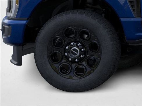New 2026 Ford F250 Lariat w/ Black Appearance Package image 19