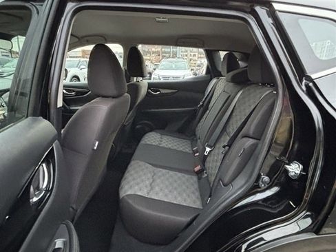 Used 2022 Nissan Rogue Sport SV image 16