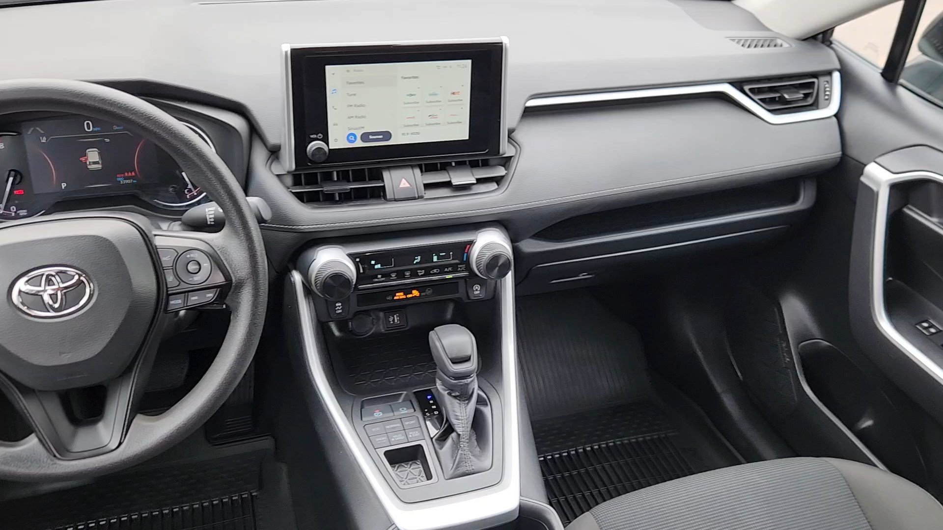 Used 2025 Toyota RAV4 LE AWD/4WD image 34