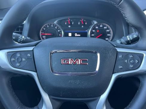 Used 2023 GMC Acadia SLT image 31