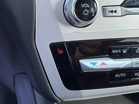 Used 2022 Ford Explorer XLT image 23