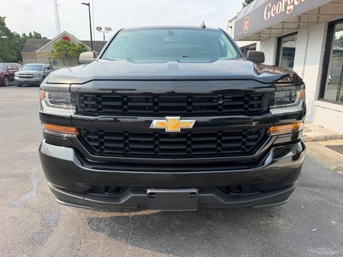 Used 2019 Chevrolet Silverado 1500 Custom w/ Custom Convenience Package AWD/4WD image 18