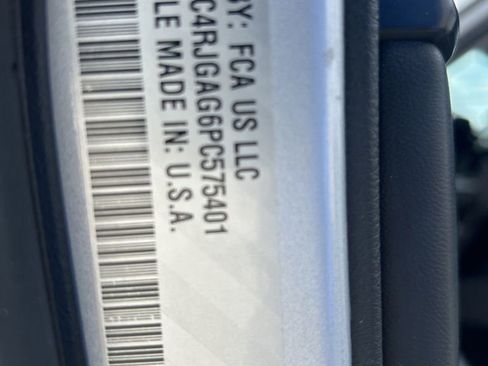 Certified 2023 Jeep Grand Cherokee Laredo w/ Luxury Tech Group I image 47