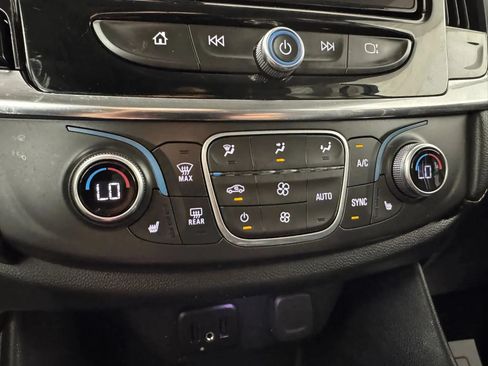 Used 2019 Chevrolet Traverse LT w/ LT Premium Package AWD/4WD image 21