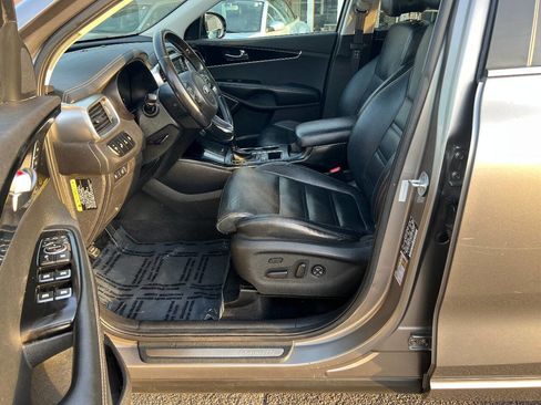 Used 2016 Kia Sorento SX image 22
