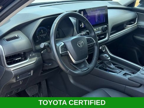 Used 2025 Toyota Grand Highlander AWD image 10