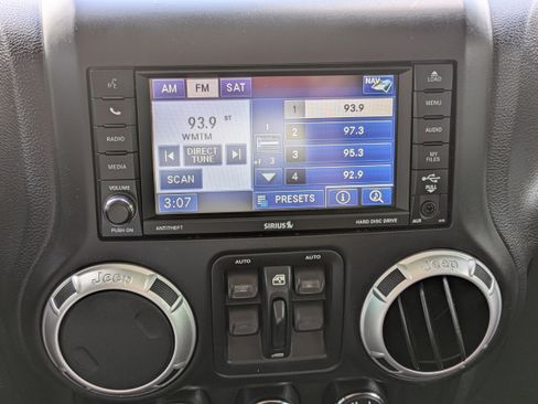 Used 2012 Jeep Wrangler Unlimited Sahara w/ Connectivity Group image 22