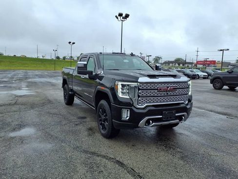 Used 2021 GMC Sierra 2500 Denali w/ Denali Black Diamond Edition AWD/4WD image 3