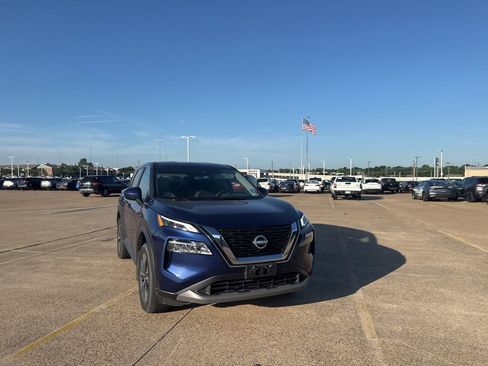 Certified 2023 Nissan Rogue SV FWD image 3